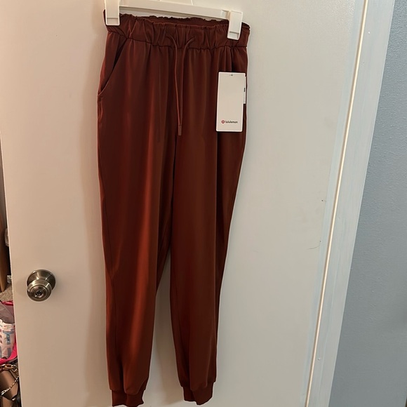 Lululemon joggers size 2 - Picture 3 of 6